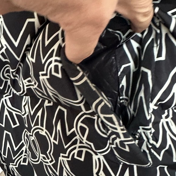 Moncler Daos Logo Print Water Resistant Hooded Down Puffer Coat Jacket. - Picture 5 of 16